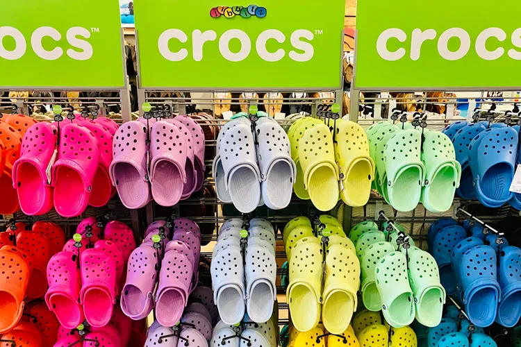 Can You Wash Crocs in The Washing Machine?