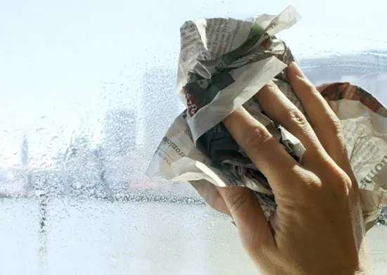 using newspaper to clean windows