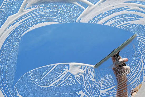 what are some alternative options for cleaning windows with newspapers